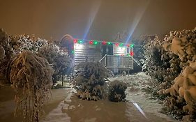 The Little John Petite Cosy Log Cabin - Sleeps 2, Great For Romantic Breaks, Couples, Single Guests, Near Sherwood Forest At Fairview Farm, Nottingham Set In 88 Acres